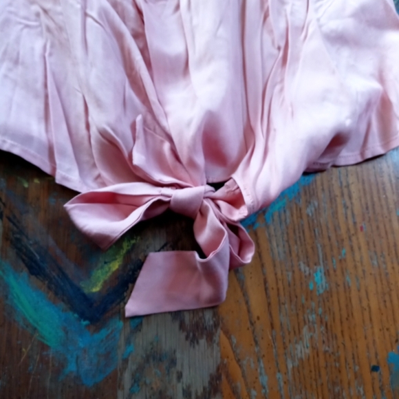 NWT! Guess off the shoulders wide flowy sleeve tie front crop top - Picture 5 of 6